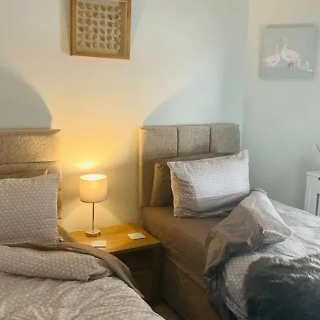Boutique 2-bed Town Centre