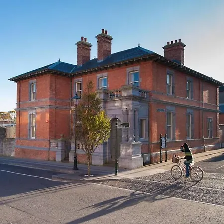 Boutique 2-bed Town Centre Apartment Ballina (Mayo)
