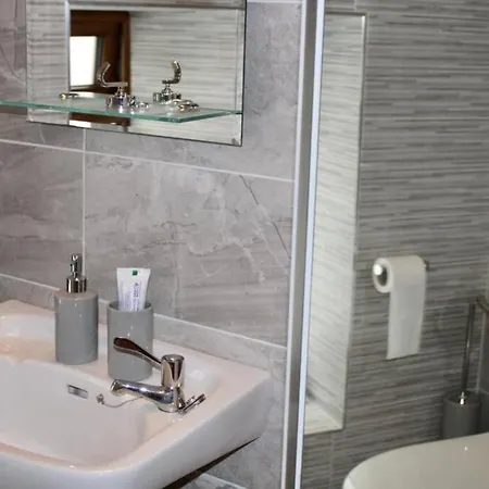 Boutique 2-bed Town Centre Apartment