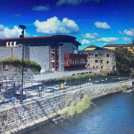 Boutique 2-bed Town Centre Apartment Ballina (Mayo)